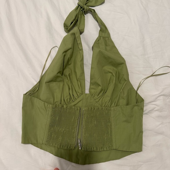 Green halter going out top - Picture 2 of 3